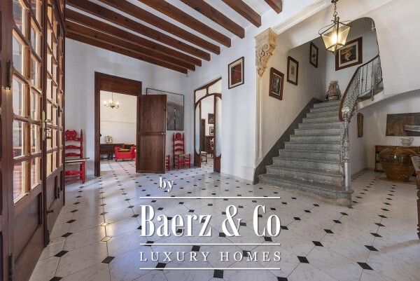 photo 3 Impressive historic house with large plot in Andratx