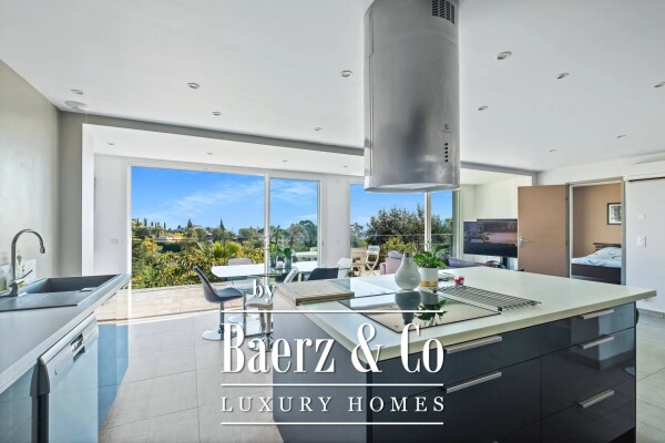 photo 8 Villa with sea view located in Mandelieu