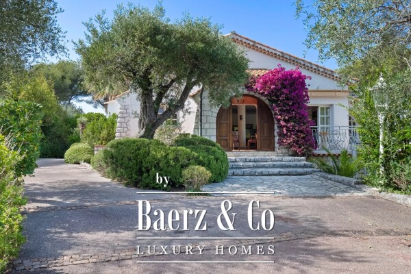 photo 1 Beautiful Provencal villa in the heart of an estate in Biot