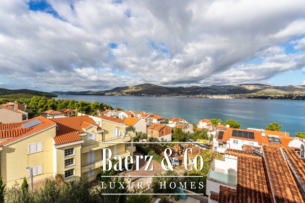 photo 1 Trogir, Okrug Gornji, beautiful villa with sea view