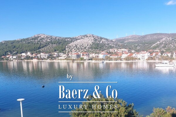 photo 9 Seget Vranjica, unique opportunity, beautiful house first row to the sea