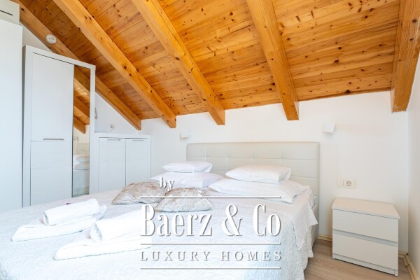 photo 7 Seget Donji, exceptional property with two buildings, swimming pool, jucuzzi and garden