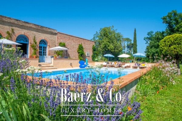 photo 5 property on 24 ha with lake, stable and several houses