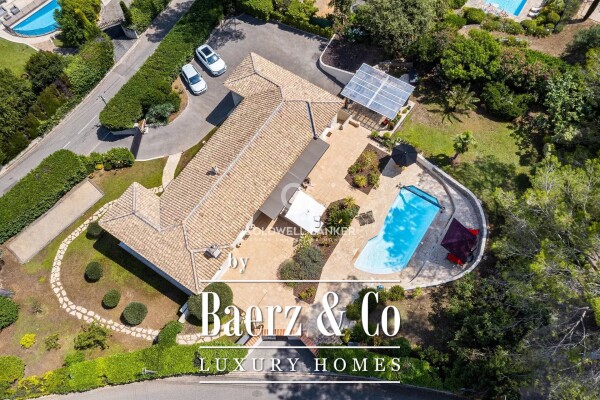 photo 2 Gorgeous villa in a perfection condition located in a gated domaine
