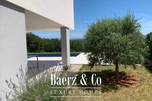 photo 3 Krk, luxury villa of 260m2 on a plot of 885m2