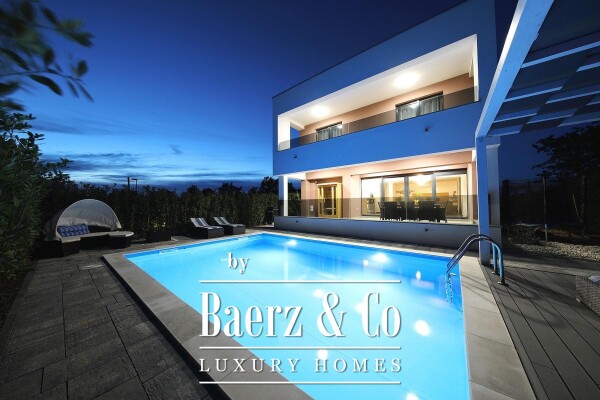 photo 6 Nin, Zaton, a complex of three modern villas with swimming pools in an excellent location