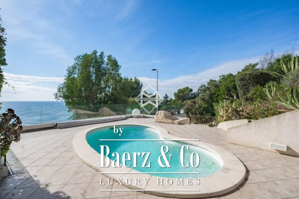 photo 11 Agay, second line facing the sea…