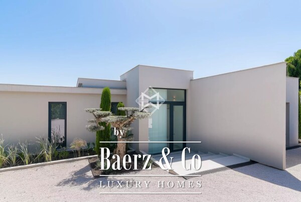 photo 11 Contemporary villa 3 minutes walk from Club 55