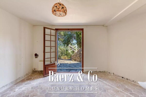 photo 11 Co-Exclusivity - Gigaro La Croix-Valmer - Private domain - villa to renovate with permit