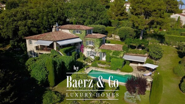 photo 3 Provençal house with sea view in sought-after estate