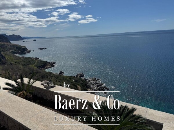 photo 7 Luxury Villa with a Pool on 3 Levels in Rezevici