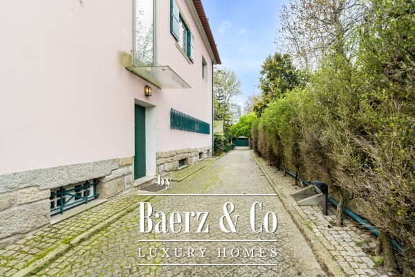 photo 28 Timeless Elegance in the Heart of Hollywood