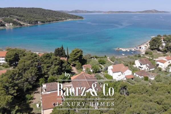 photo 30 Zlarin, spacious house with apartments under renovation, 1200 m²