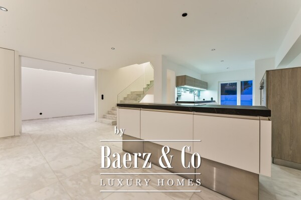 photo 18 Fully Renovated 4-Bedroom Villa by the Beach | Bafureira | Quiet Residential Area