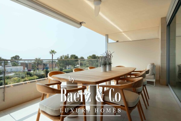 photo 10 Spacious apartment with sea views, parking and pool