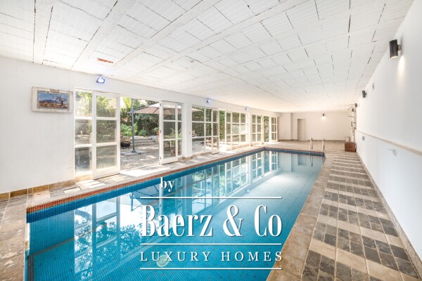 photo 2 5 bedroom villa with swimming pool in the historic area of Parede