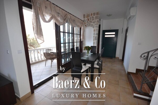 photo 7 Villa in the first line to the sea in Boka Bay