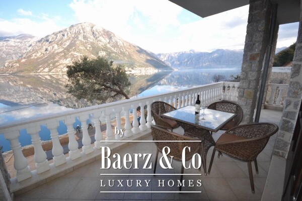 photo 14 Villa in the first line to the sea in Boka Bay