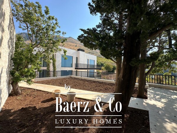 photo 5 Seafront Modern New Villa with Pool and Access to the Beach