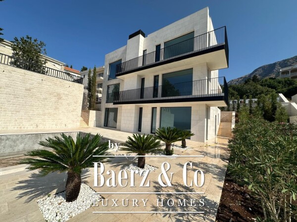 photo 8 Seafront Modern New Villa with Pool and Access to the Beach