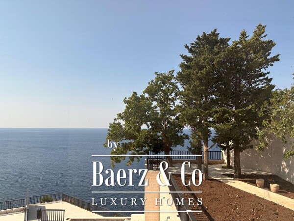 photo 16 Seafront Modern New Villa with Pool and Access to the Beach