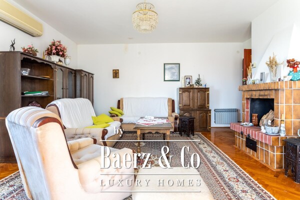 photo 3 Podstrana, house with three units and garage - near the sea