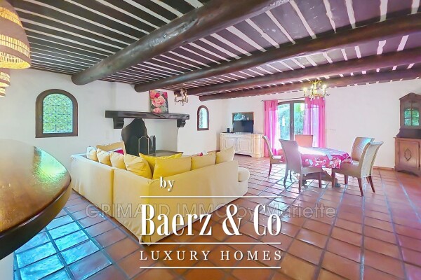 photo 2 Grimaud, France