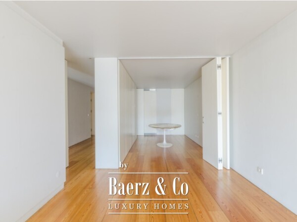 photo 32 One Bedroom apartments plus 1 on Av. July 24 in a building with signature of Arq. Aires Mateus