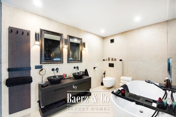 photo 7 Renovated 2-bedroom apartment for sale – Saint-Raphaël city centre – large south-facing terrace – 2 en-suite bedrooms