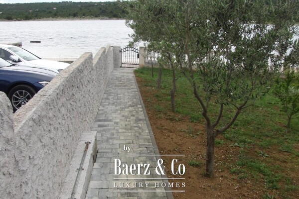 photo 8 Kruševo, Crna Punta, beautiful house first row to the sea with three residential units