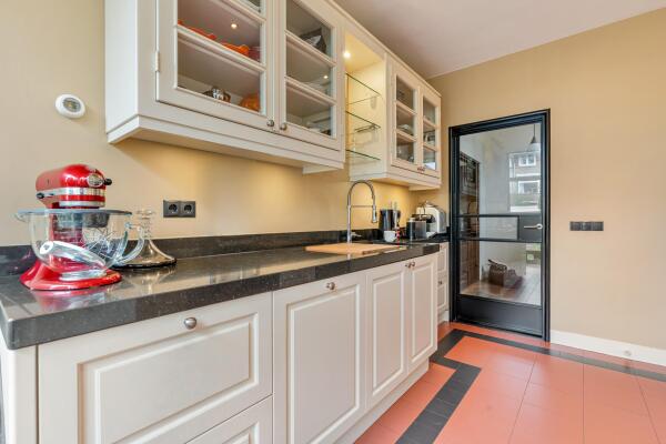 photo 8 Velazquezstraat 12