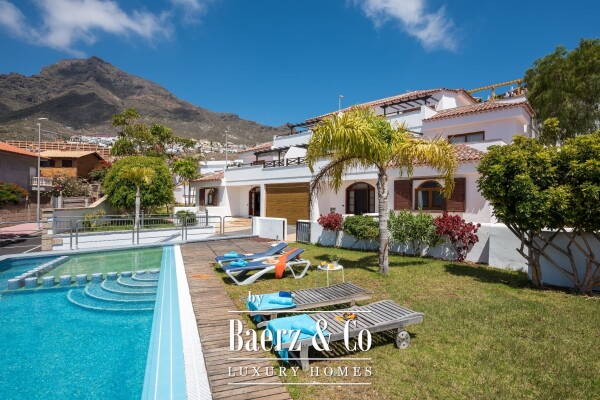 photo 2 Elegant sea view villa divided into Two Independent Residences