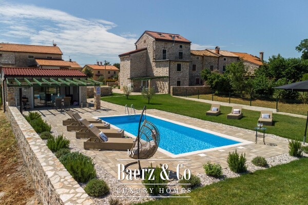 photo 2 Istria, Umag, authentic Istrian stone house 260 m², surrounded by greenery, 1349 m² garden