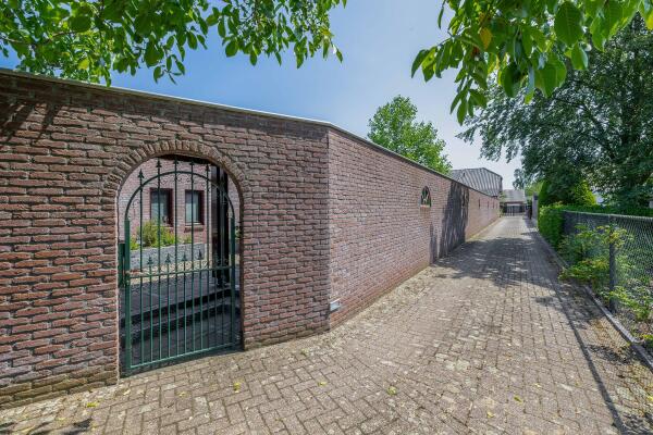 photo 50 Schoolstraat 153