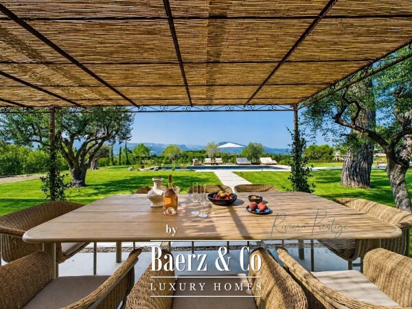 photo 3 Elegant 5-Bedroom Villa with Pool in Castellaras Aréa