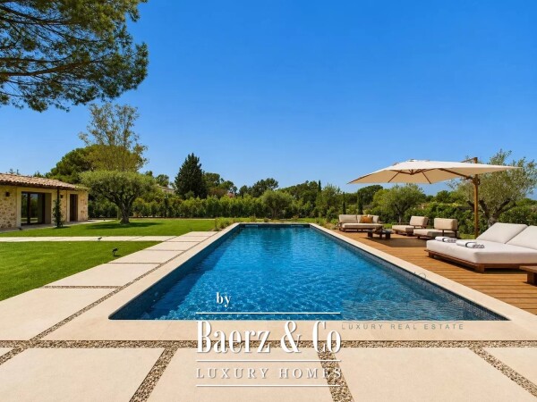 photo 6 Elegant 5-Bedroom Villa with Pool in Castellaras Aréa