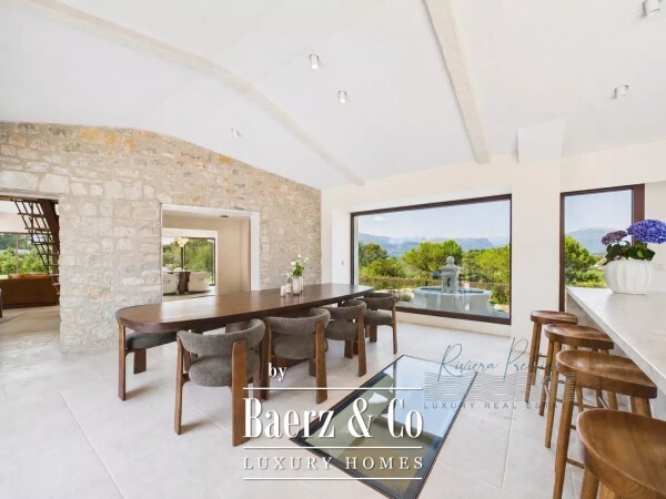 photo 13 Elegant 5-Bedroom Villa with Pool in Castellaras Aréa