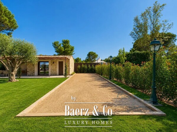 photo 19 Elegant 5-Bedroom Villa with Pool in Castellaras Aréa