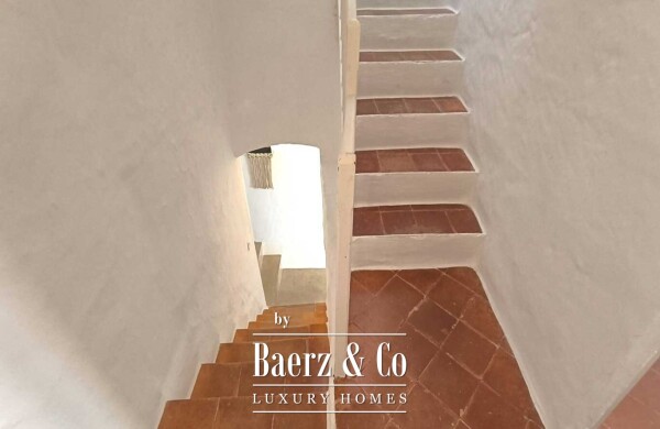 photo 14 RENOVATED MENORCAN HOUSE FOR SALE IN THE HISTORIC OLD TOWN OF CIUTADELLA, MENORCA – COURTYARD WITH SWIMMING POOL, 4 EN-SUITE BEDROOMS AND ORIGINAL ARCHITECTURAL FEATURES